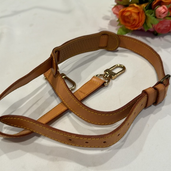 Authentic Louis Vuitton Keepal Bandolier strap with shoulder pad - Picture 4 of 9